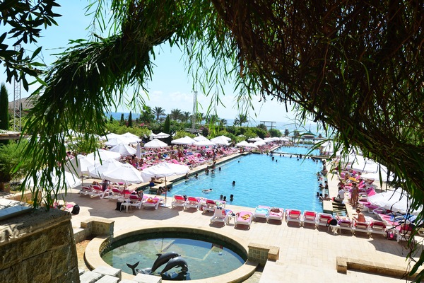 Sunday At Edde Sands